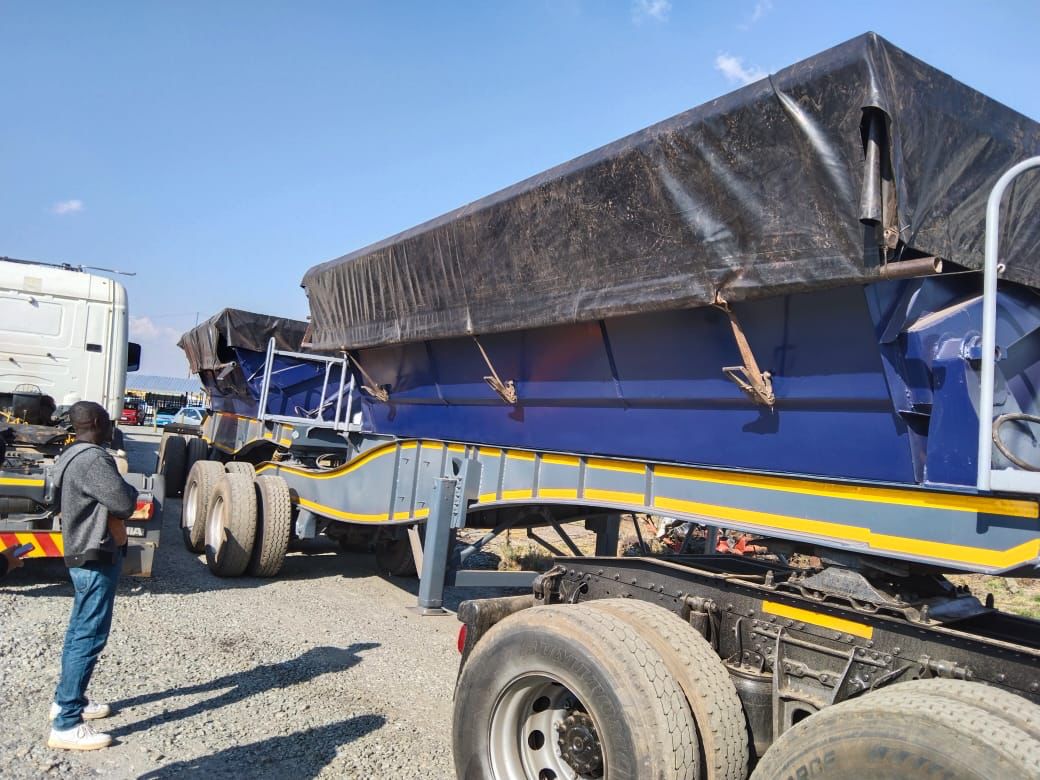 Side tipper links OB Logistics